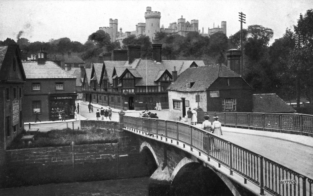 Arundel Kasteel en brug, Arundel, West Sussex door Unbekannt
