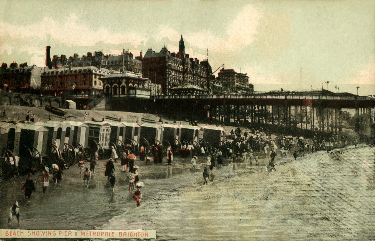 Strand met pier en Metropole, Brighton door Unbekannt