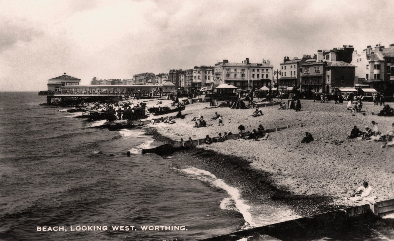 Strand, kijkend naar het westen, Worthing, Sussex, 1935 door Unbekannt