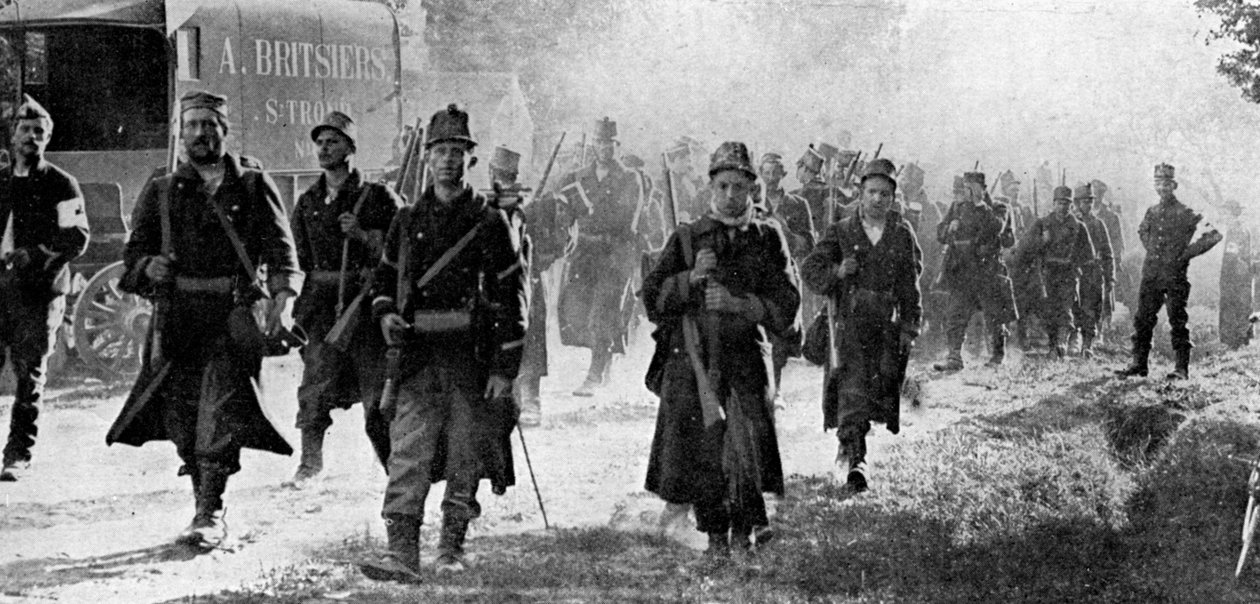 Belgische troepen naderen het slagveld, Eerste Wereldoorlog, 1914 door Unbekannt