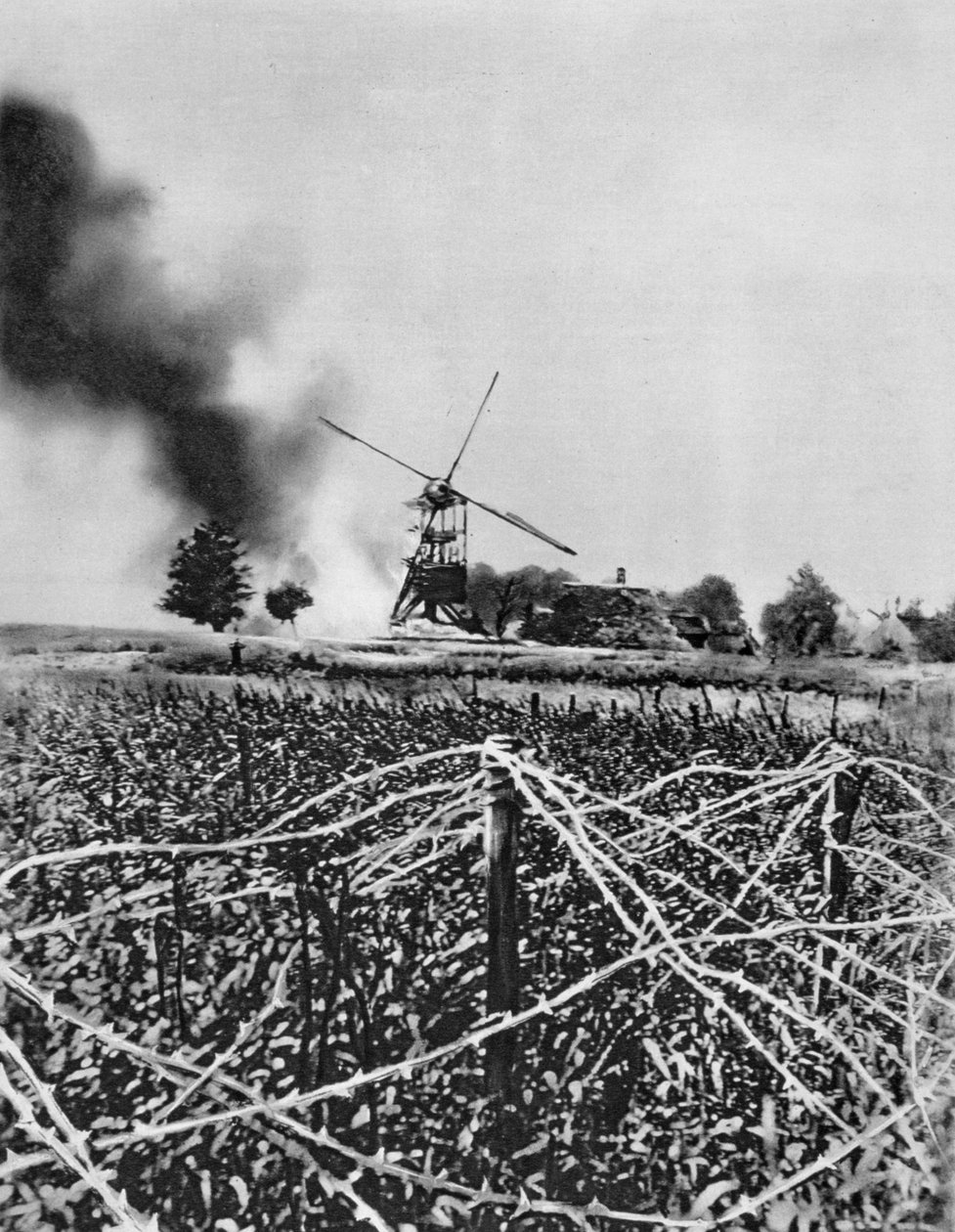 Bombardement van een windmolen met brandbommen, Artois, Frankrijk, Eerste Wereldoorlog, 1915 door Unbekannt