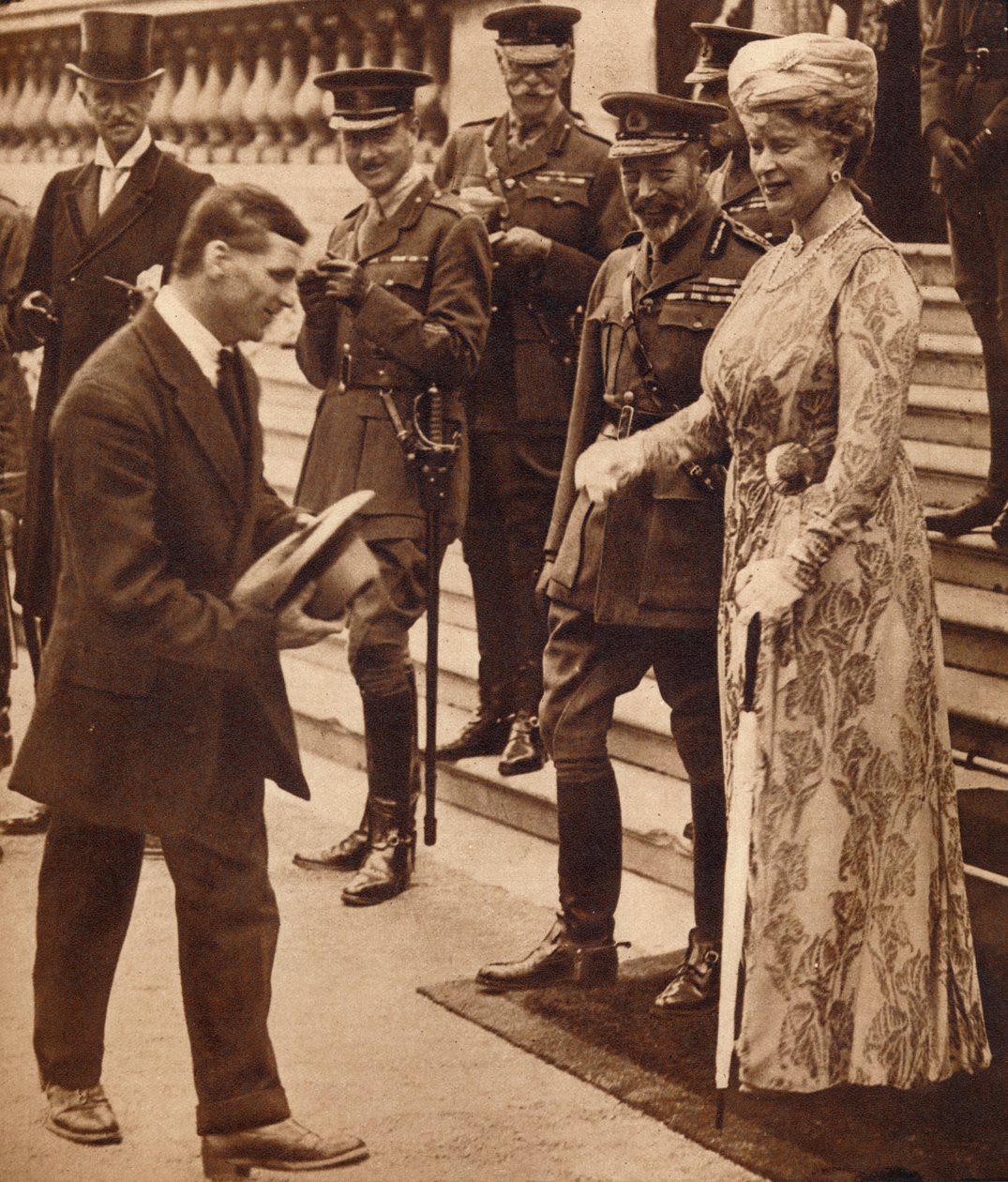 Moed in burger: lachen met de koning en koningin, 1920s of 1930s door Unbekannt
