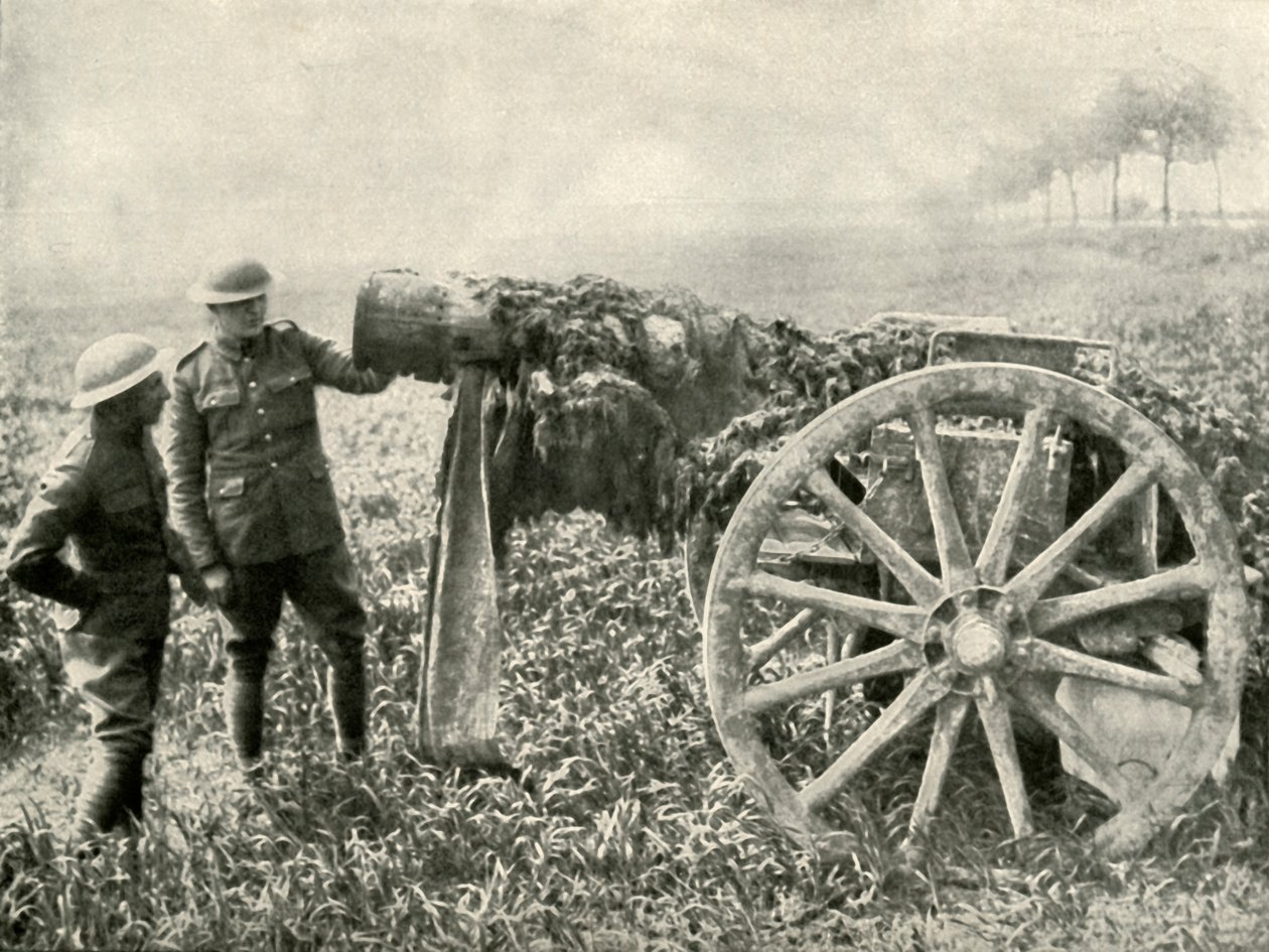 Brits Nepkanon in Veld om Vuur van de Duitsers aan te Trekken door Unbekannt