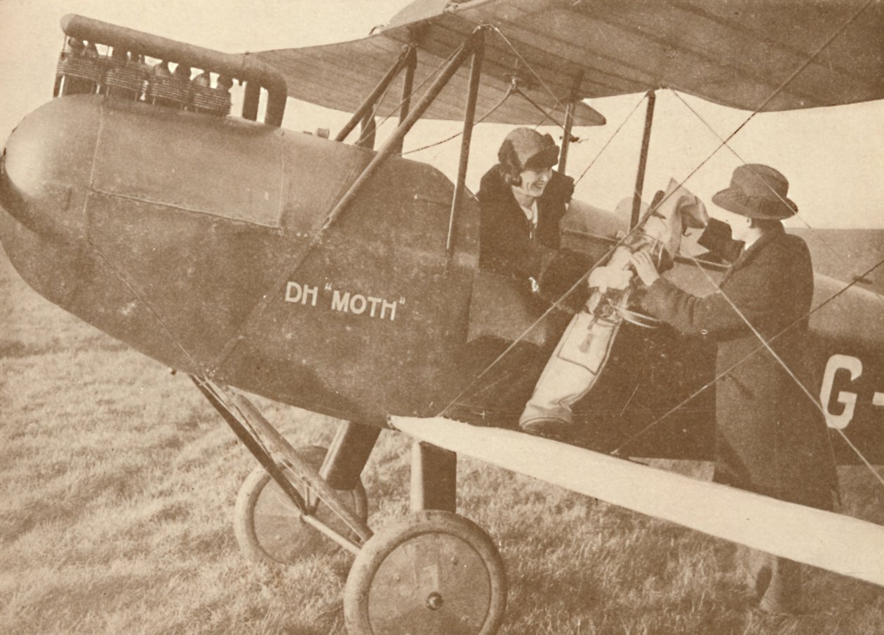 Per vliegtuig naar de golfbanen in een kleine 27-60 PK Moth Light Plane, 1927 door Unbekannt