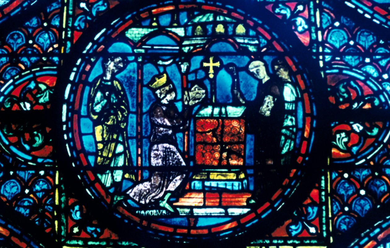 Karel de Grote geeft relikwieën aan de Kapel in Aix, glas-in-lood, Kathedraal van Chartres, Frankrijk door Unbekannt