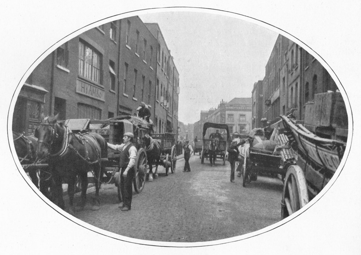 Begin van het werk, Osborn Street, Whitechapel, Londen door Unbekannt