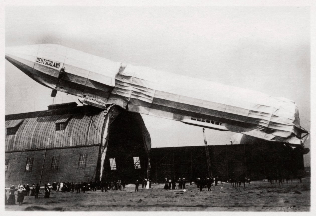 Neergestorte Zeppelin LZ 8 Deutschland II, Düsseldorf, Duitsland, 1911-1933 door Unbekannt