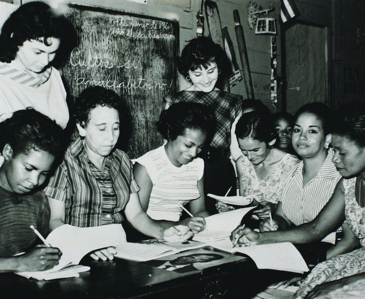Cubaanse Revolutie: vrouwen die deelnemen aan de onderwijsprogramma