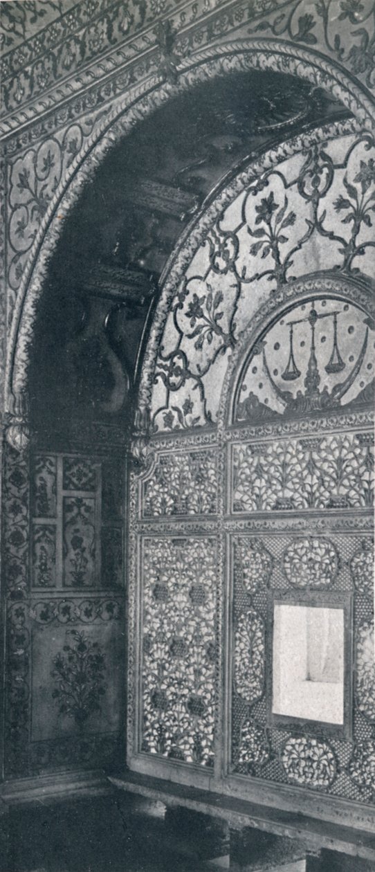 Delhi. De Schalen van Gerechtigheid Uitgehouwen Marmeren Scherm waardoor petities werden ontvangen, ca. 1910 door Unbekannt