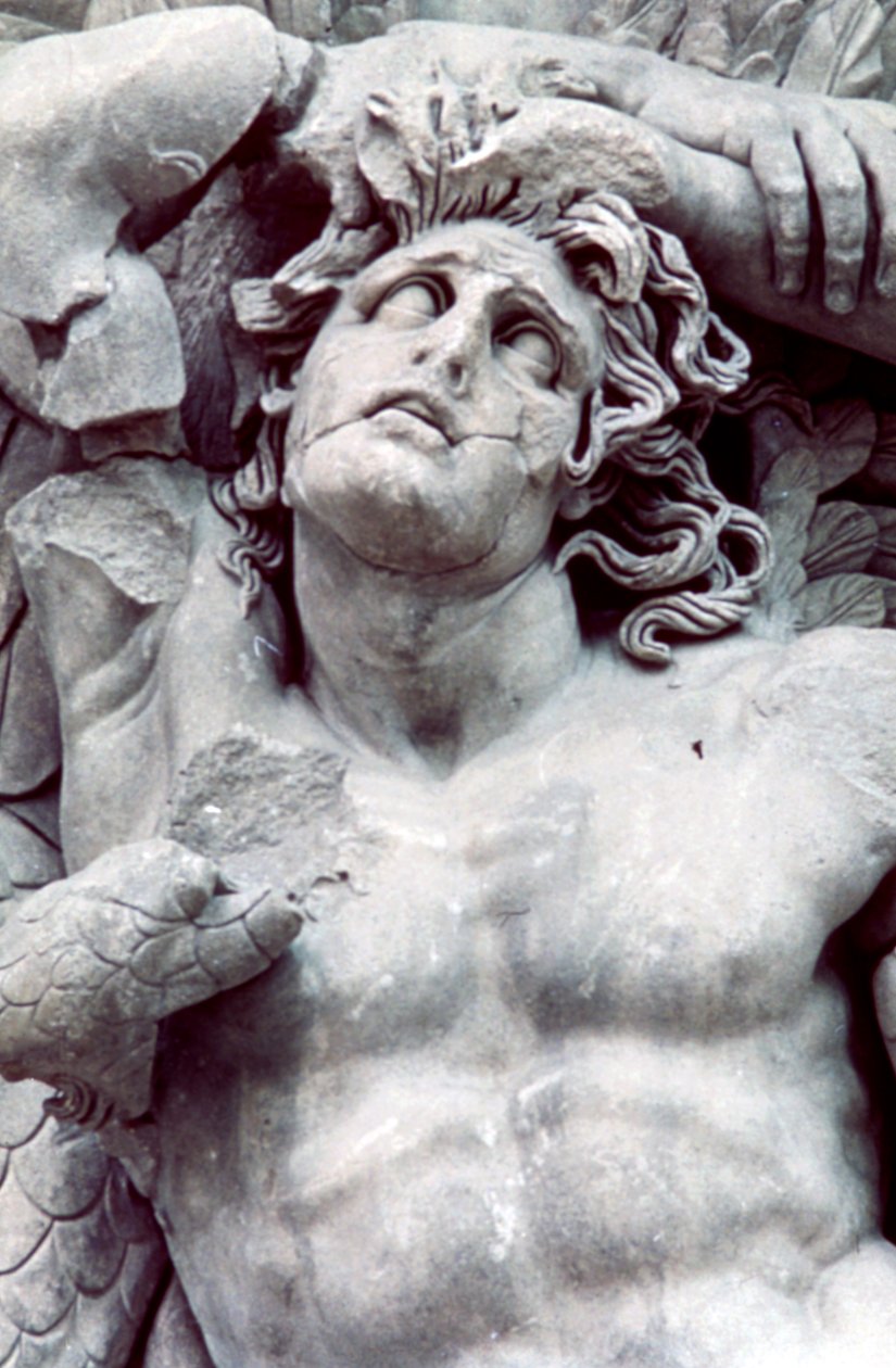 Detail van het Grote Fries van het Pergamon Altaar, 180-159 v.Chr. door Unbekannt