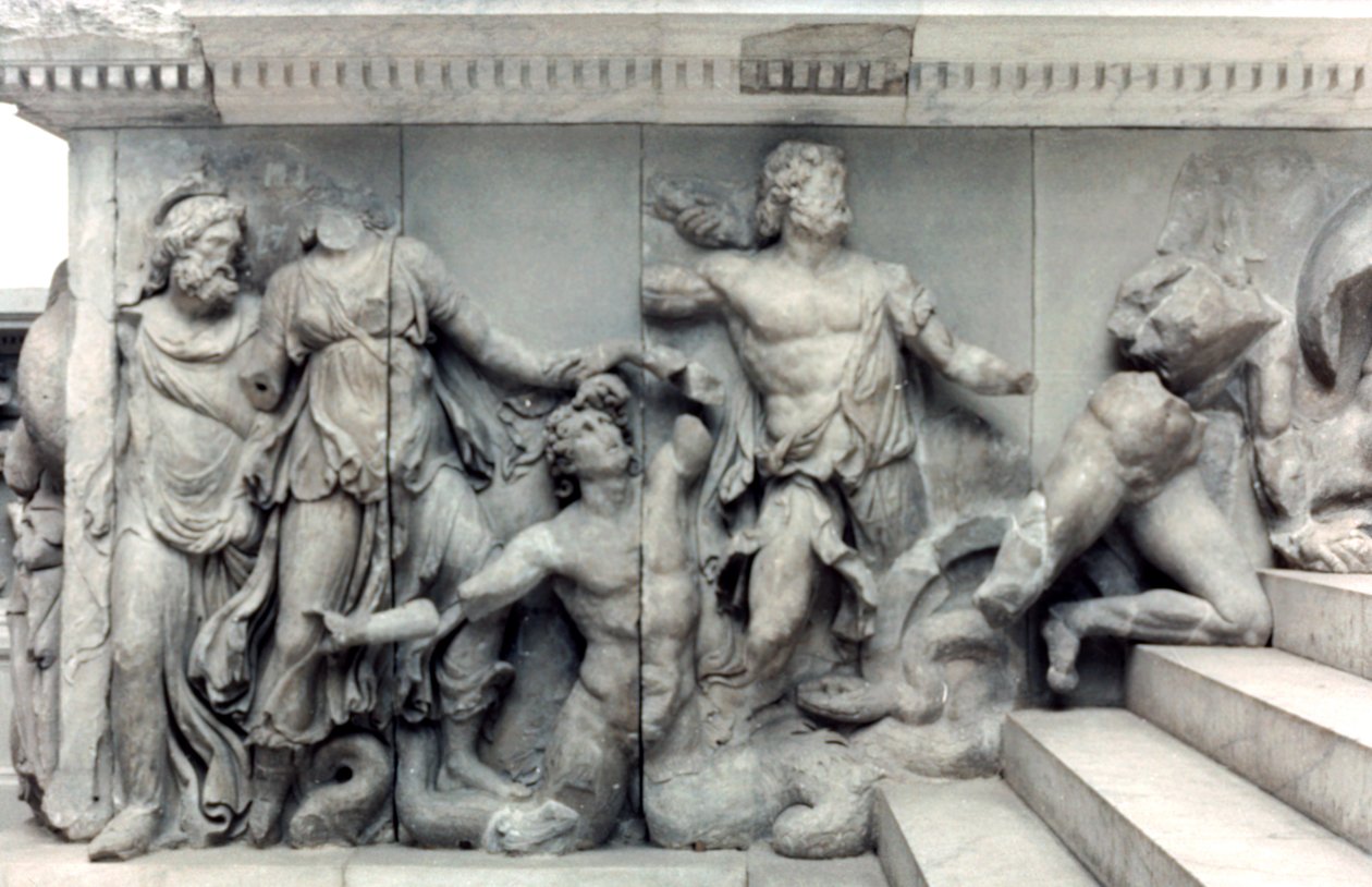 Detail van de Grote Fries van het Pergamon Altaar, 180-159 v.Chr. door Unbekannt