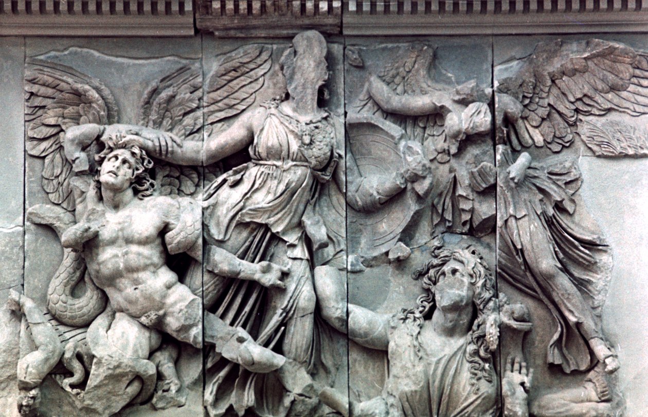 Detail van de Grote Fries van het Pergamon Altaar, 180-159 v.Chr. door Unbekannt