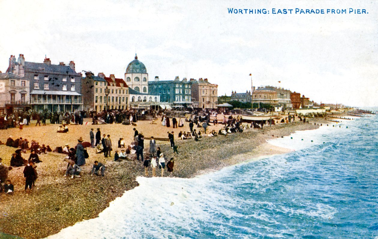 East Parade vanaf de pier, Worthing, Sussex door Unbekannt