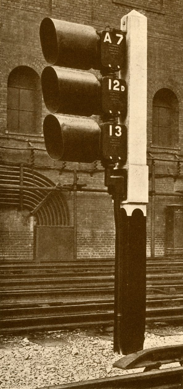 Elektrische Lamp Signalen, met Schermen voor Daggebruik, op Baker Street Station, Metropolitan Railway, 193 door Unbekannt