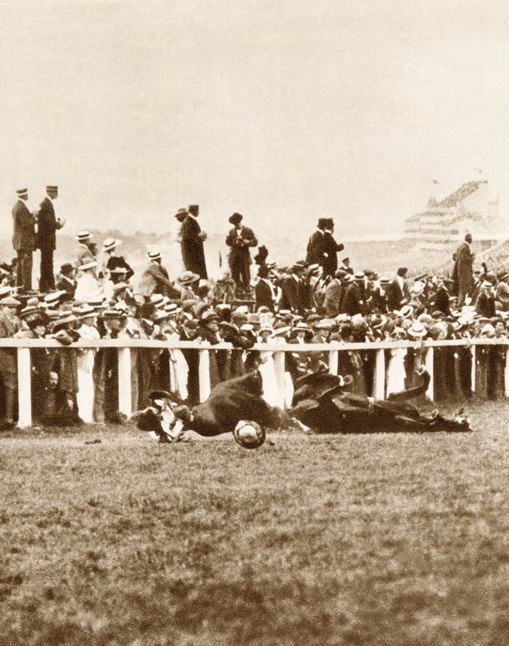 Emily Davison werpt zich voor het paard van de koning tijdens de Derby, Epsom, Surrey door Unbekannt