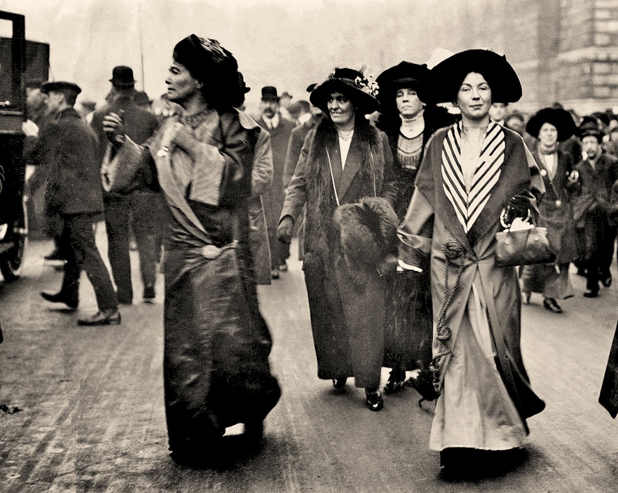 Emmeline Pethick Lawrence en Christabel Pankhurst, ca. 1908 door Unbekannt