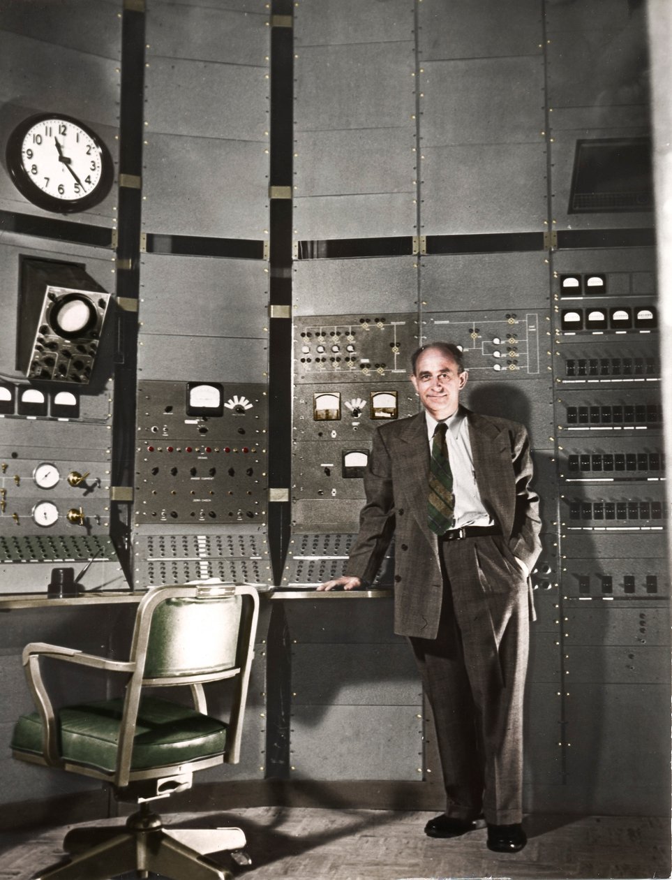 Enrico Fermi, Italiaans-geboren Amerikaanse kernfysicus, ca. 1942 door Unbekannt