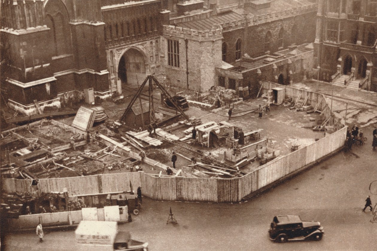 Het opzetten van de bijlage bij Westminster Abbey voorafgaand aan de kroning van Koning George VI, 1937 door Unbekannt