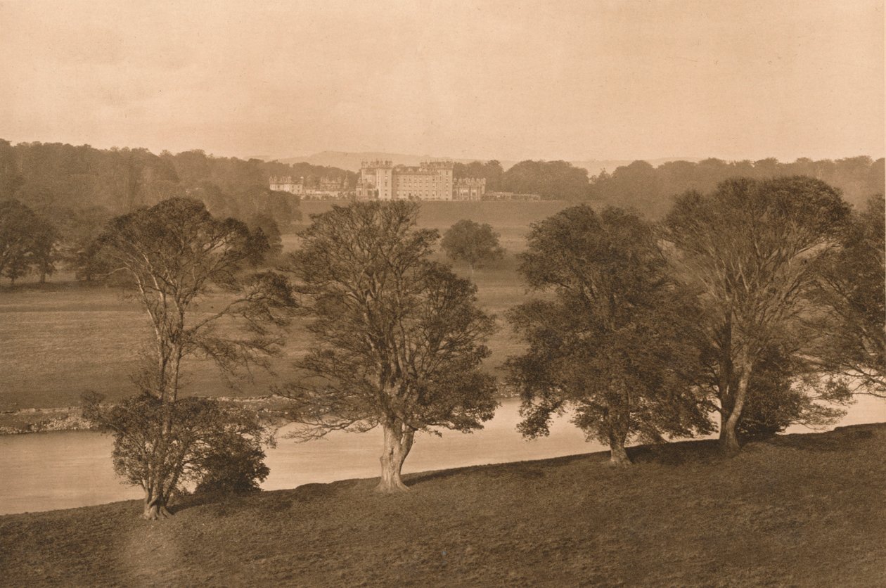 Floors Castle, vanaf de zuidelijke oever van de Tweed, 1902 door Unbekannt