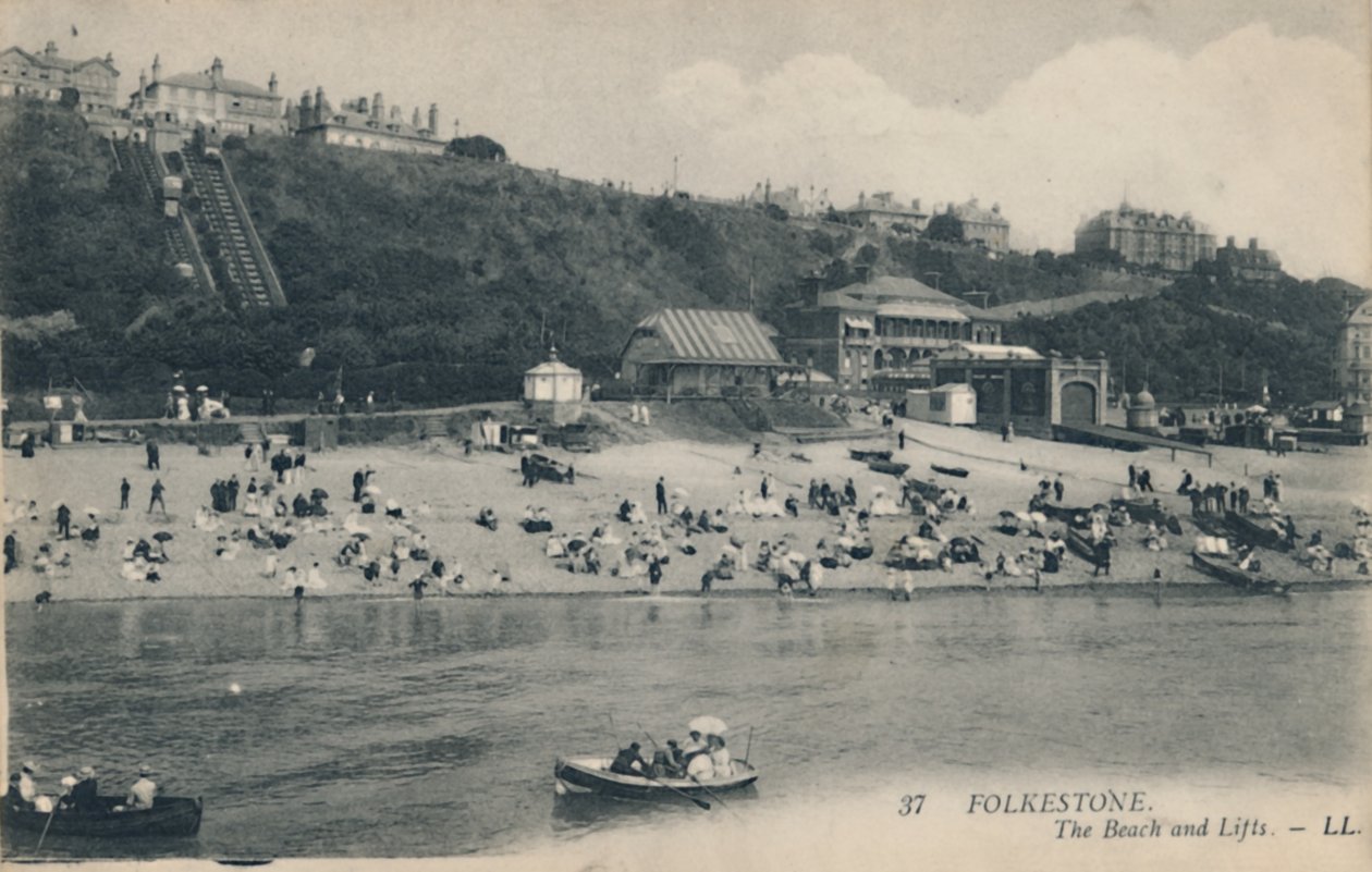 Folkestone. Het strand en liften, eind 19e-begin 20e eeuw door Unbekannt