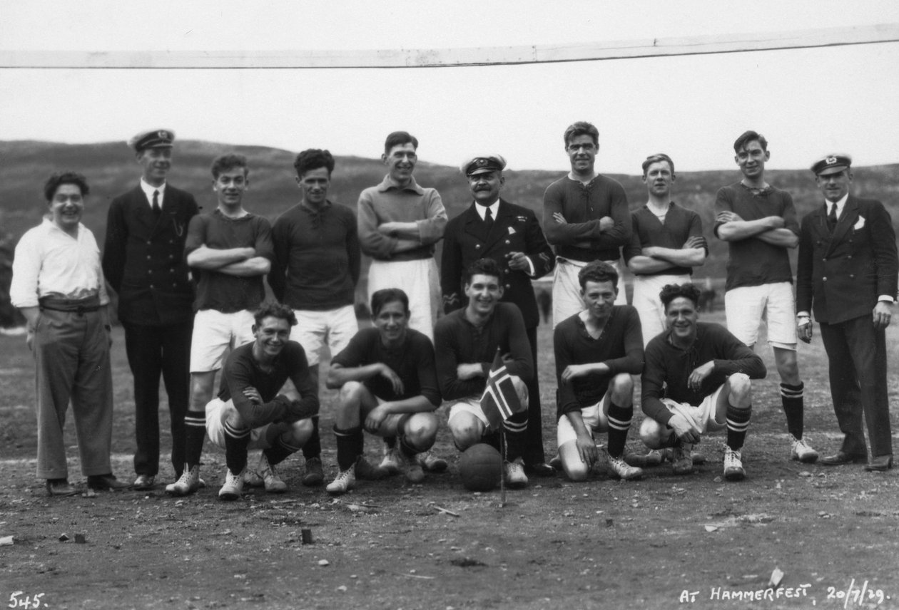 Voetbalteam, Hammerfest, Noord-Noorwegen, 20 juli 1929 door Unbekannt