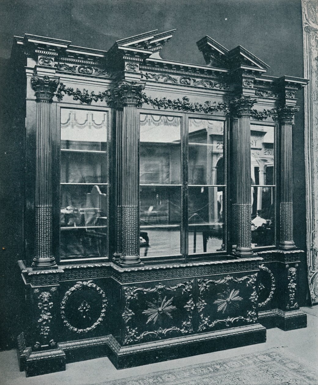 Georgische kast, gereproduceerd met toestemming van H.K.H. De Prinses van Wales, 1908 door Unbekannt
