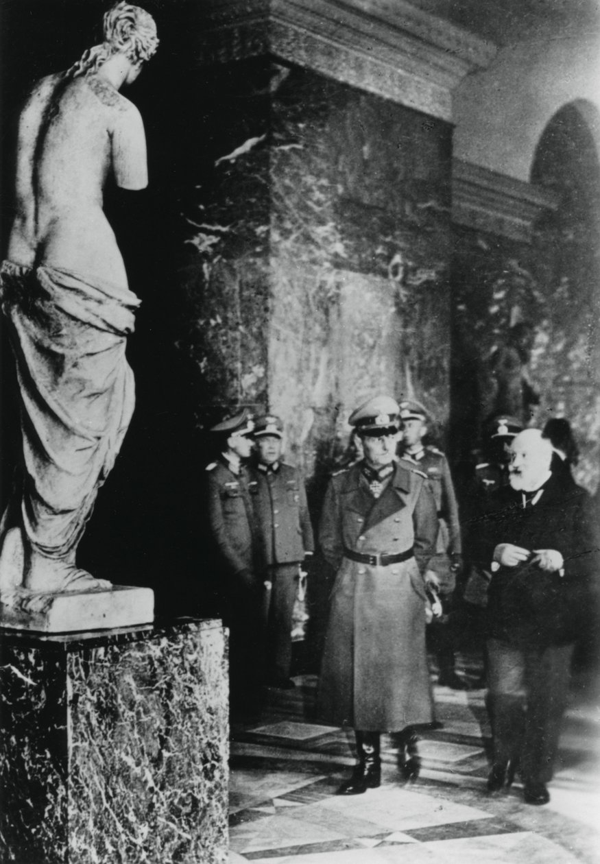 Duitse veldmaarschalk von Rundstedt bezoekt het Louvre, bezet Parijs, oktober 1940 door Unbekannt