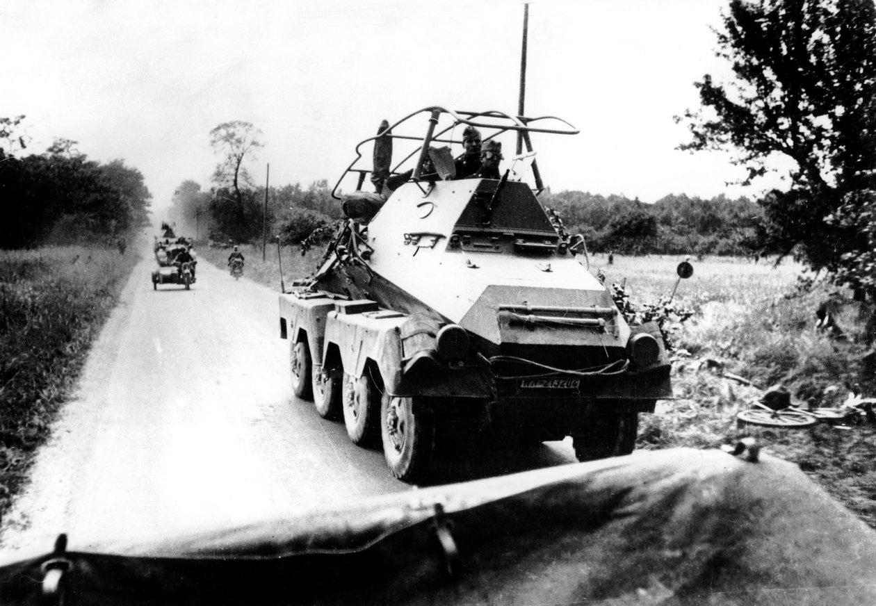 Duitse pantserwagen tijdens de opmars naar Parijs, mei-juni 1940 door Unbekannt