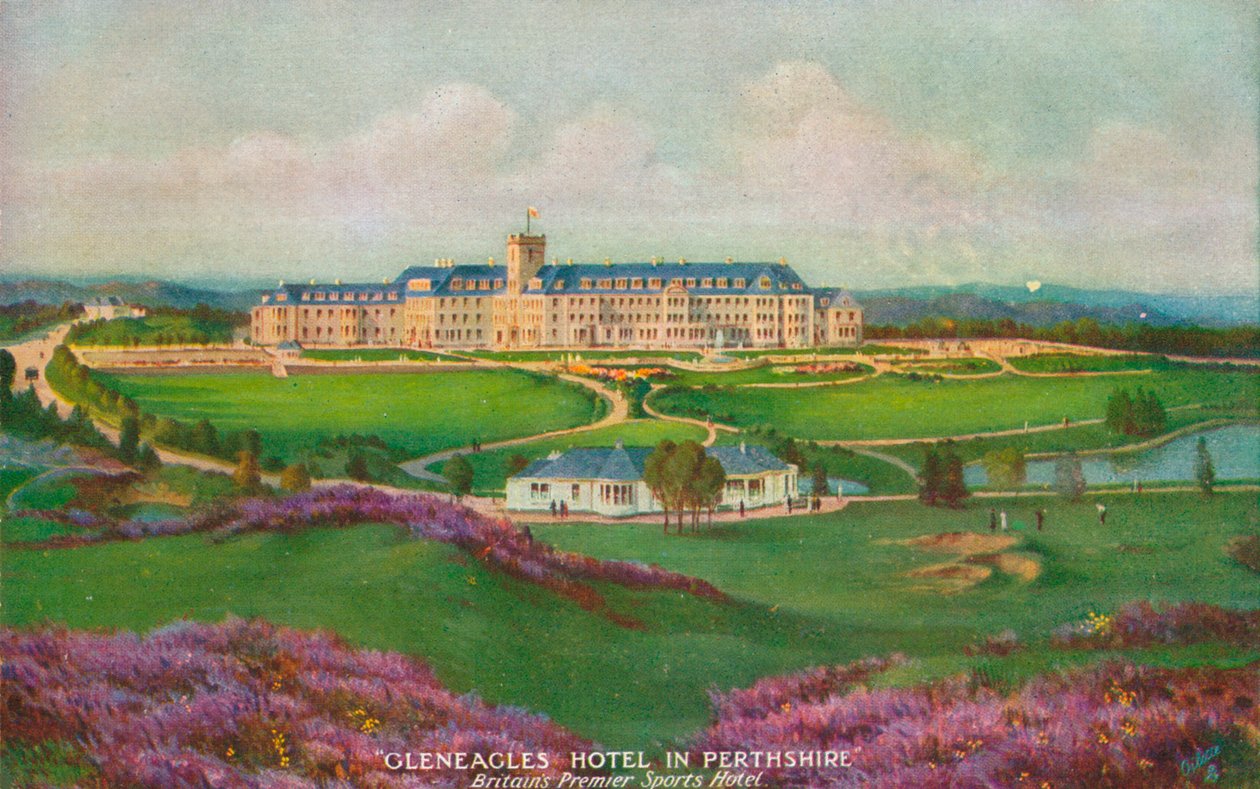 Gleneagles Hotel in Perthshire, ca. 1930 door Unbekannt