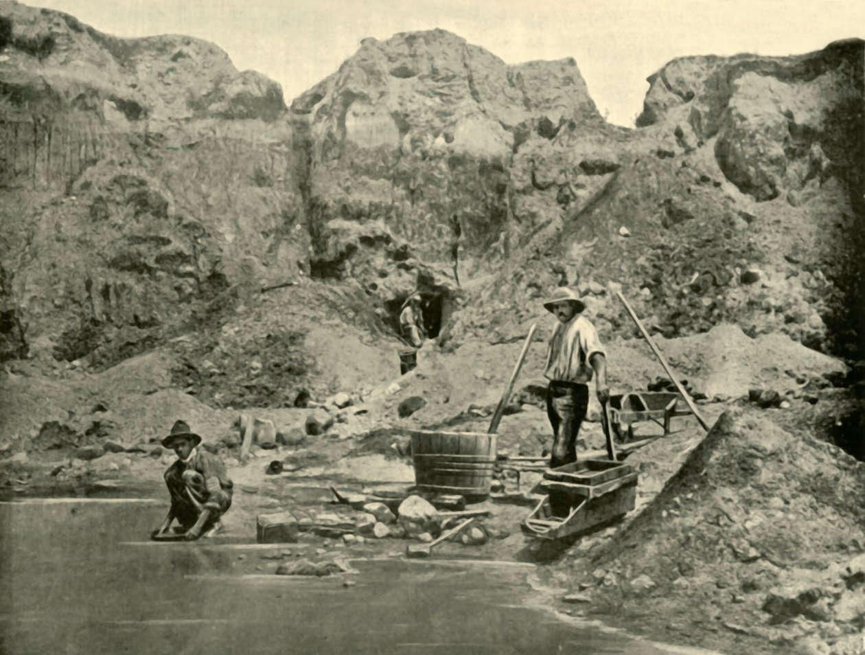 Goudzoekers aan het Werk bij Beechworth, Victoria, 1901 door Unbekannt