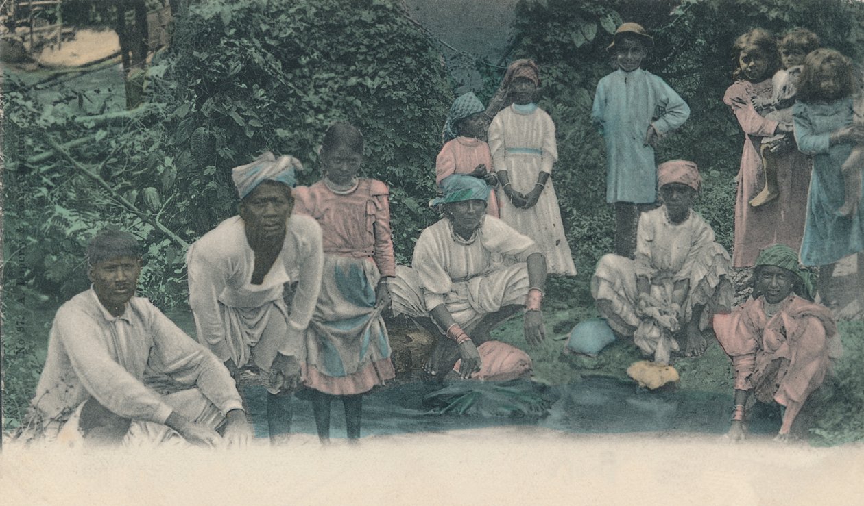Groeten uit Jamaica. Coolies wassen, 1905 door Unbekannt