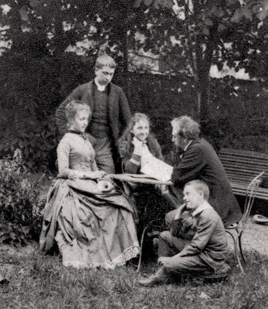 Gustave Eiffel, Franse ingenieur, met zijn familie, 1882 door Unbekannt