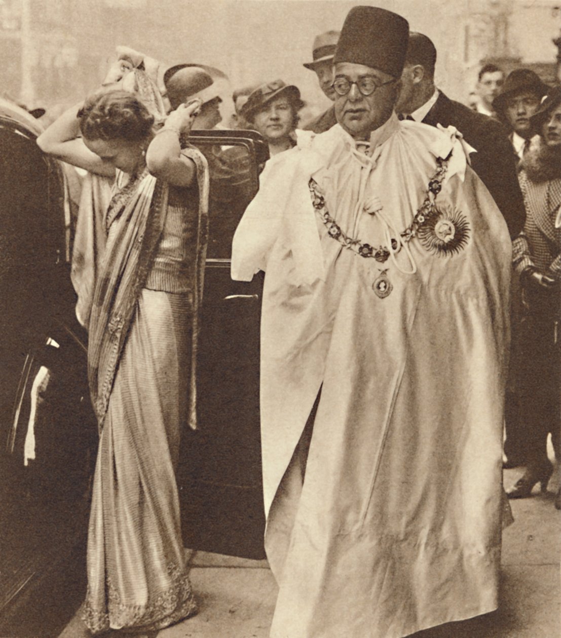 H.H. De Prins Aga Khan en de Begum Aga Khan, 12 mei 1937 door Unbekannt