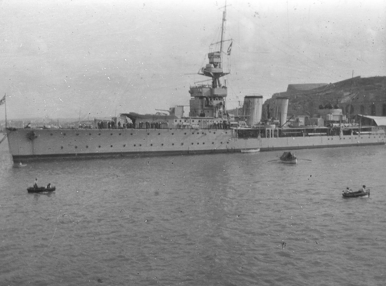 HMS Cardiff, Britse C-klasse lichte kruiser, Malta, ca. 1920s door Unbekannt