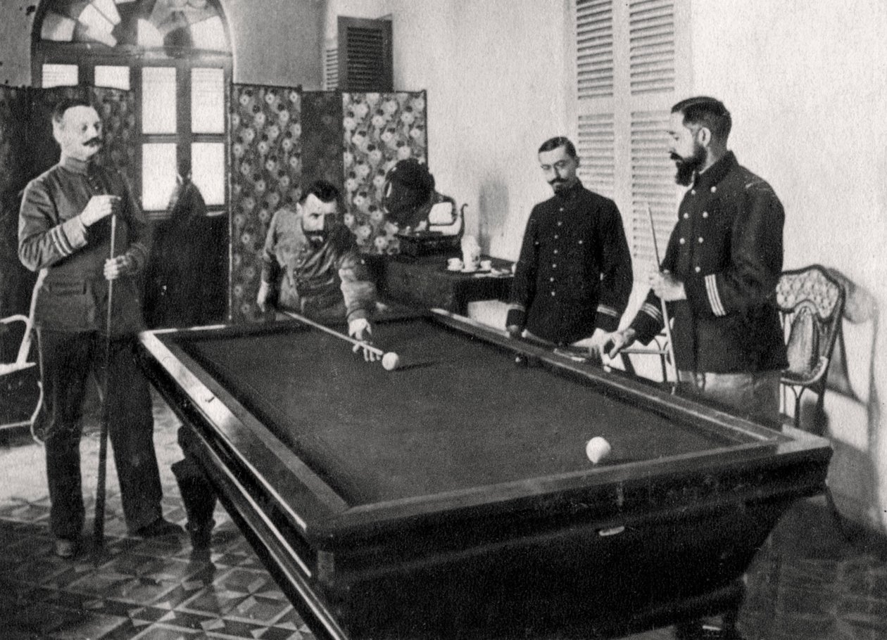 Henri Gouraud, Franse soldaat, biljart spelend, 1895 door Unbekannt