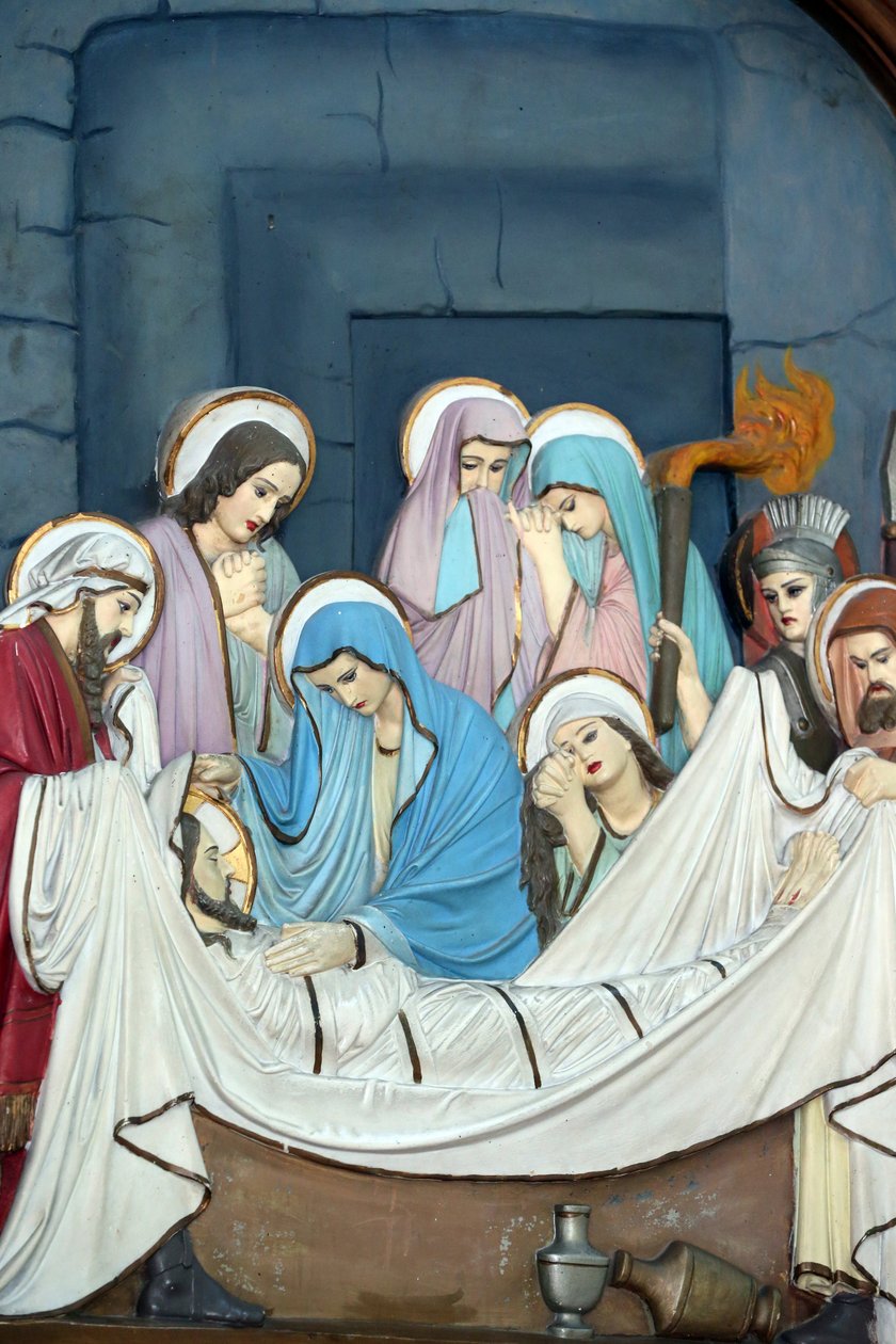 Ho Chi Minhstad. St Philip kerk (Huyen Sy Kerk). Begrafenis van Jezus. Ho Chi Minhstad. Vietnam door Unbekannt