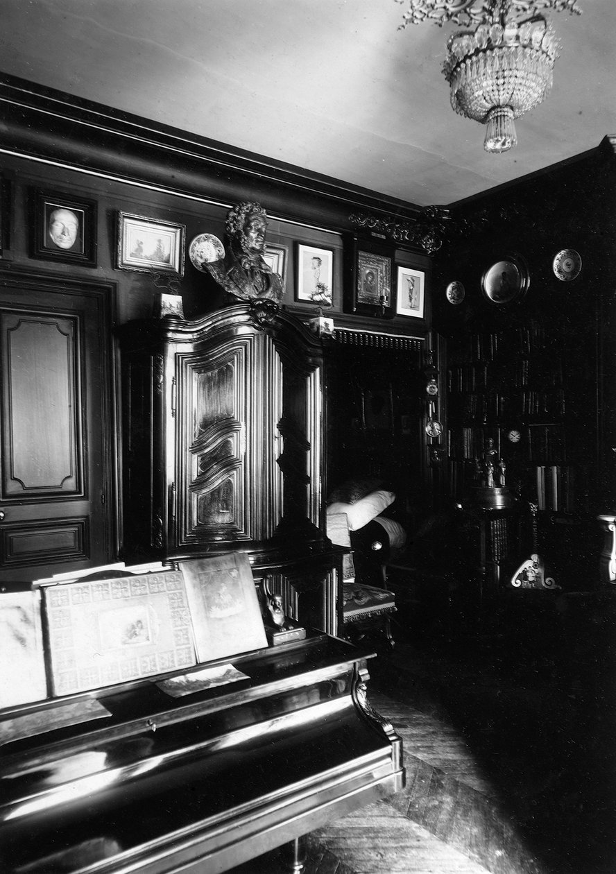 Interieur van het Museum van de auteur en historicus Alexander Onegin in Parijs, 1920s door Unbekannt