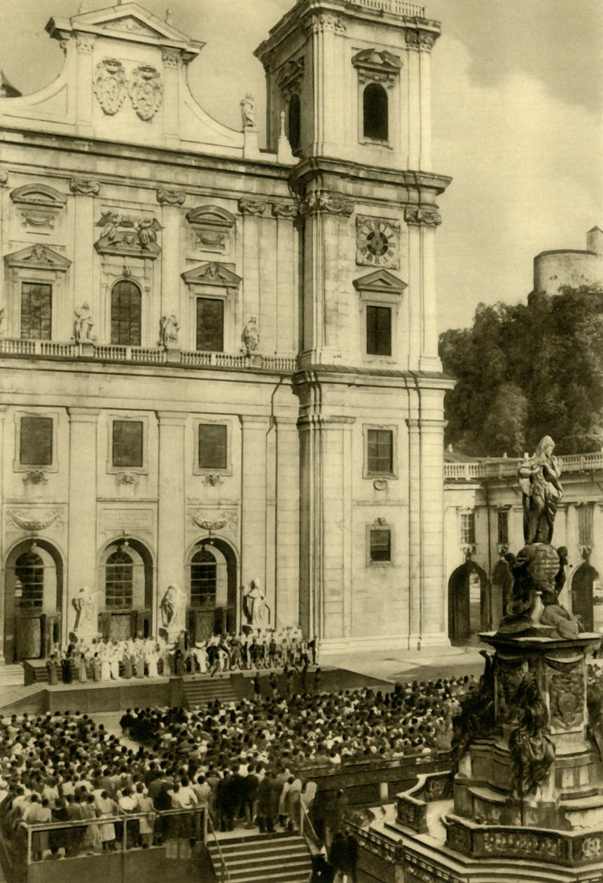 Jedermann uitgevoerd voor de kathedraal van Salzburg, Salzburg, Oostenrijk, ca. 1935 door Unbekannt
