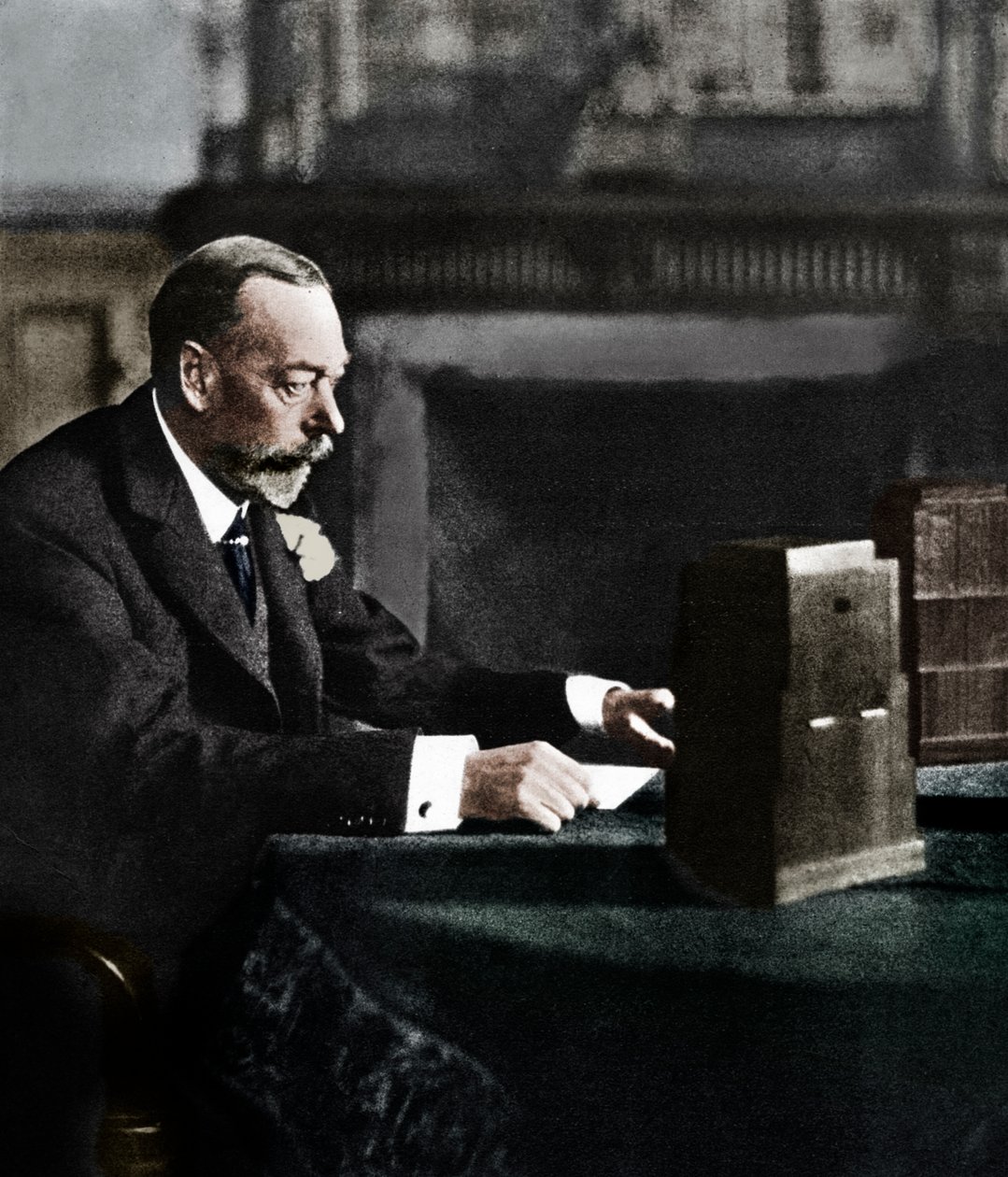 Koning George V spreekt tot het rijk op Eerste Kerstdag, Sandringham, 1935 door Unbekannt