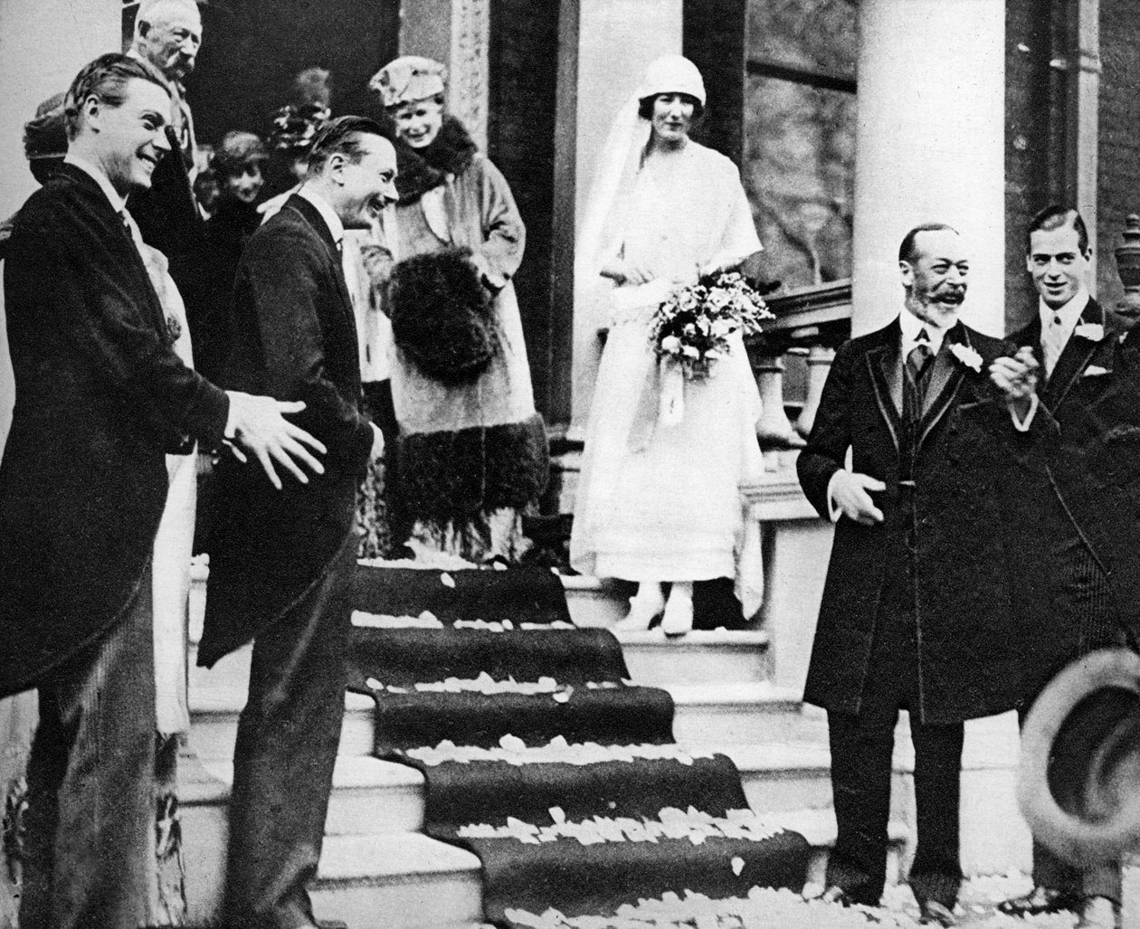 Koning George V wenst prinses Maud het beste toe als ze op huwelijksreis vertrekt, 1923 door Unbekannt