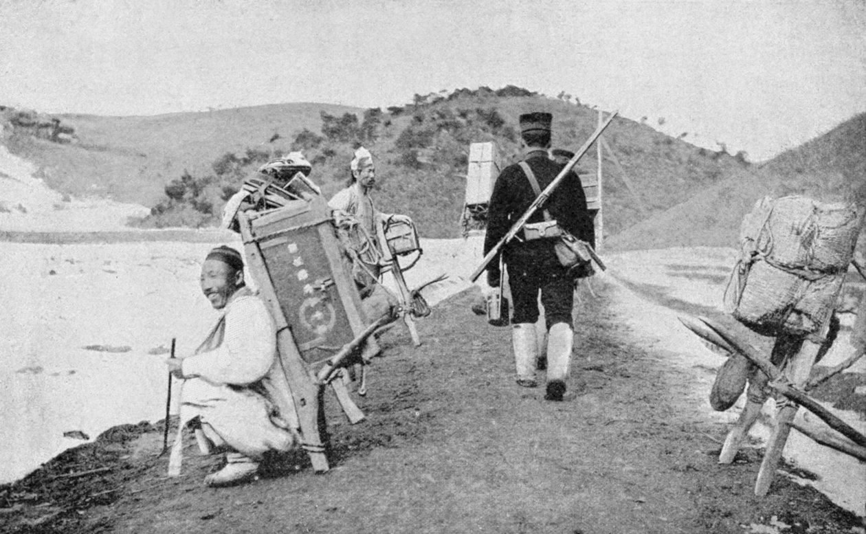 Koreaanse koelies als dragers voor Japanse soldaten, Russisch-Japanse Oorlog door Unbekannt