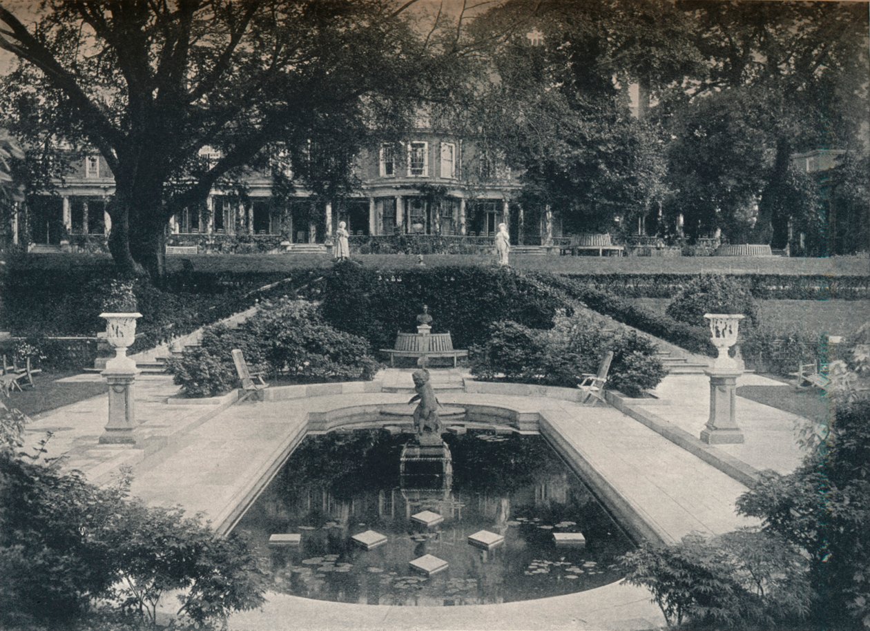 Lily Basin en West Front, The Hill, Hampstead Heath, ca. 1900 door Unbekannt