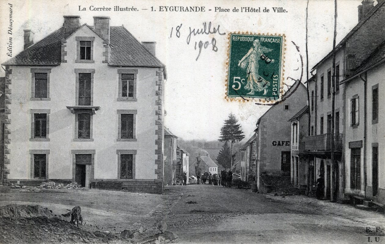 Limousin, Correze (19), Eygurande: uitzicht op de Place de l