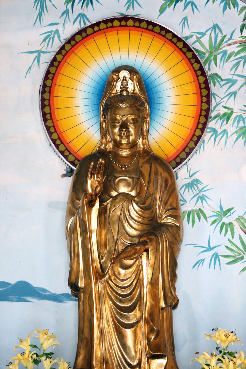 Linh Ung boeddhistische pagode. Quan Am bodhisattva van mededogen of godin van genade. Gebaar van bescherming (Abhay). Danang. Vietnam door Unbekannt