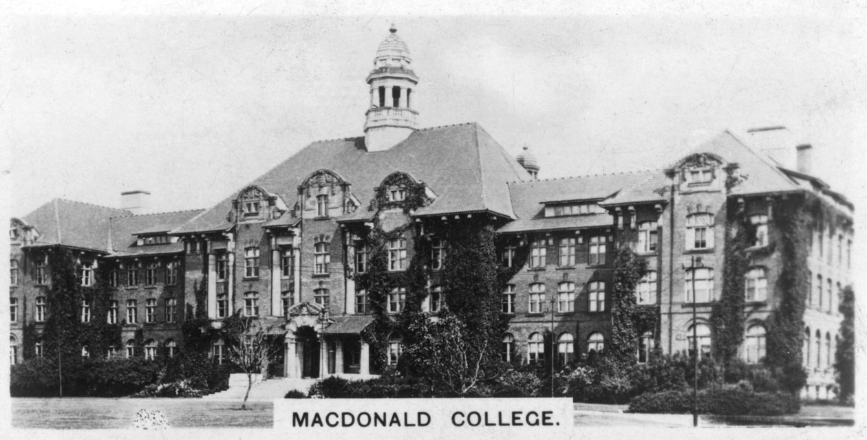MacDonald College, Montreal, Canada, ca. jaren 1920 door Unbekannt
