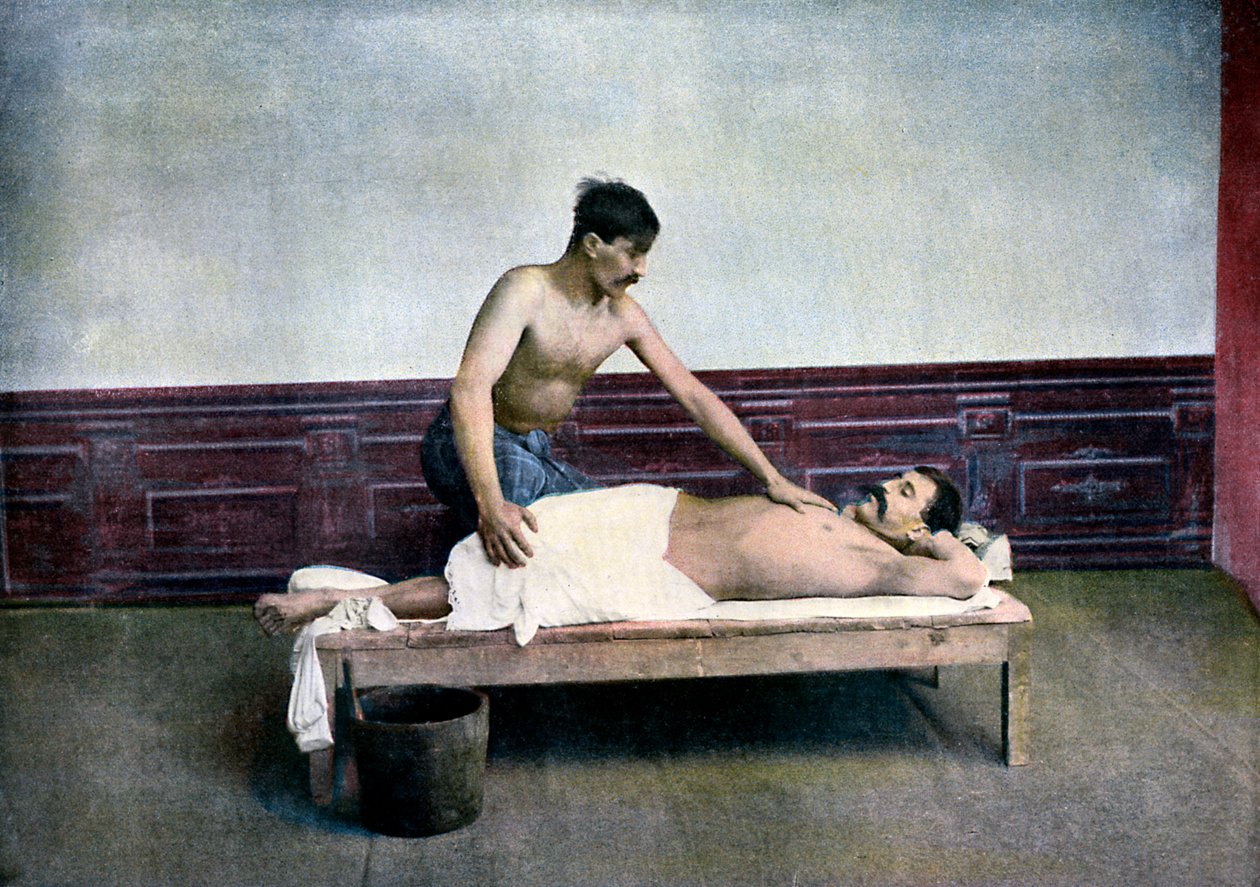 Man krijgt een massage in badhuis, ca. 1890 door Unbekannt