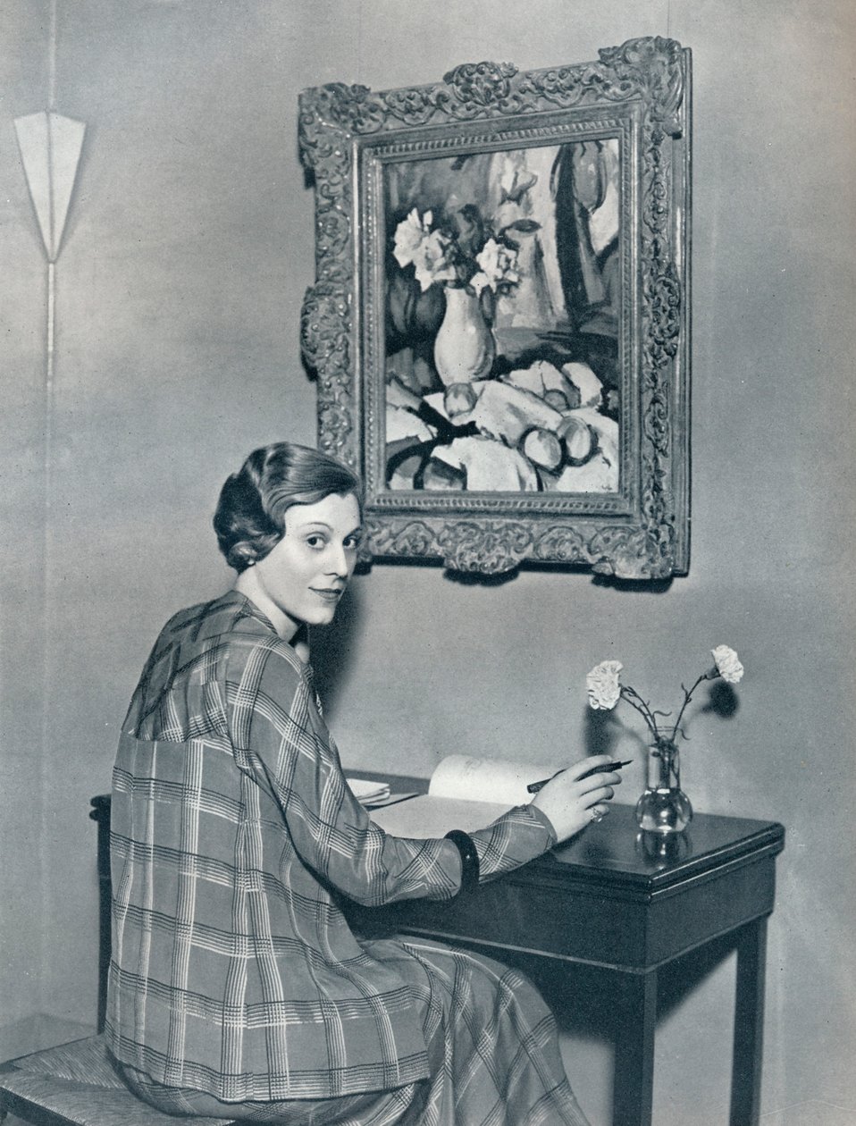 Marie Ney in haar flat, ca. 1934 door Unbekannt