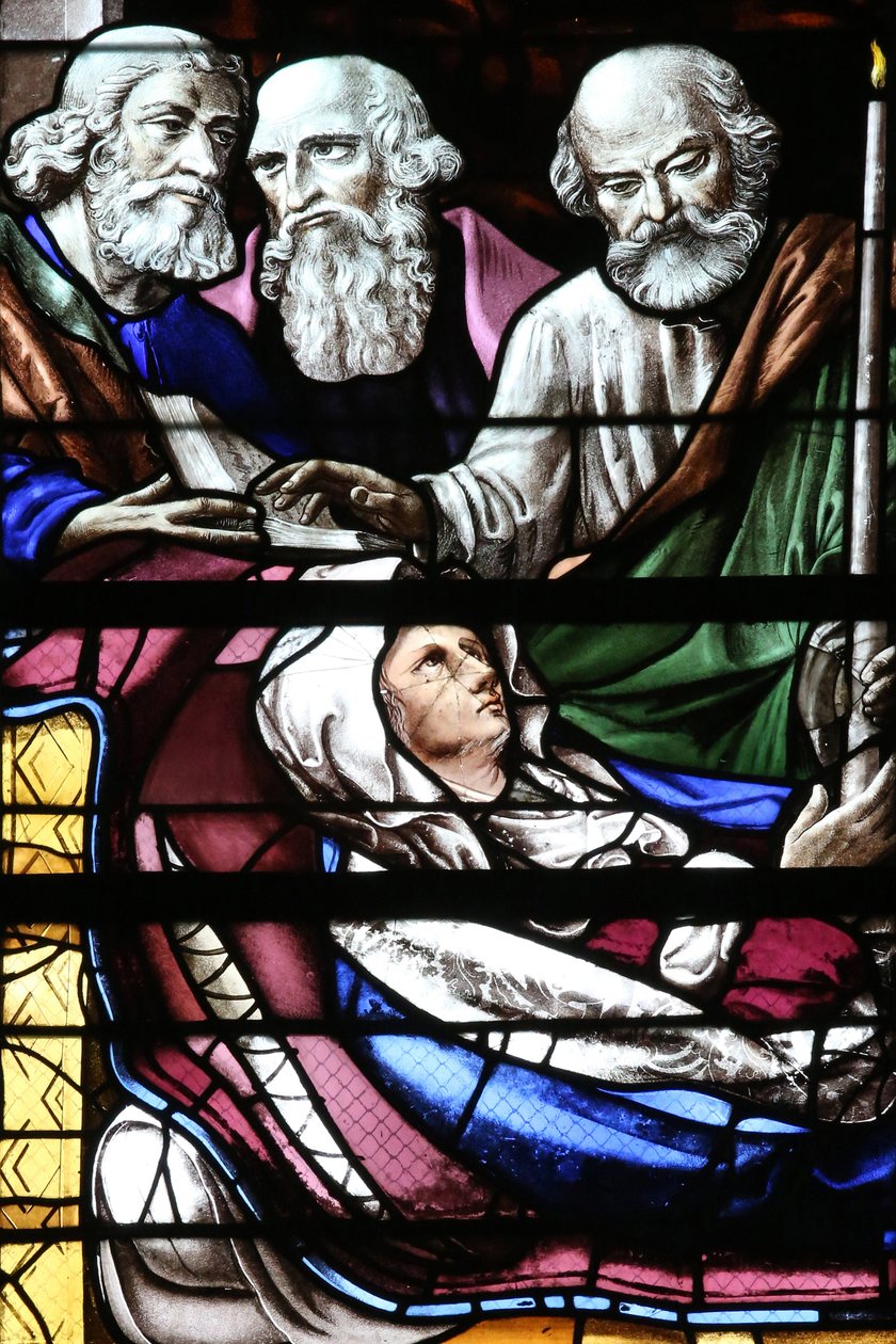 Moulins kathedraal. Glas-in-loodraam. Ontslapen van de Maagd Maria door Unbekannt