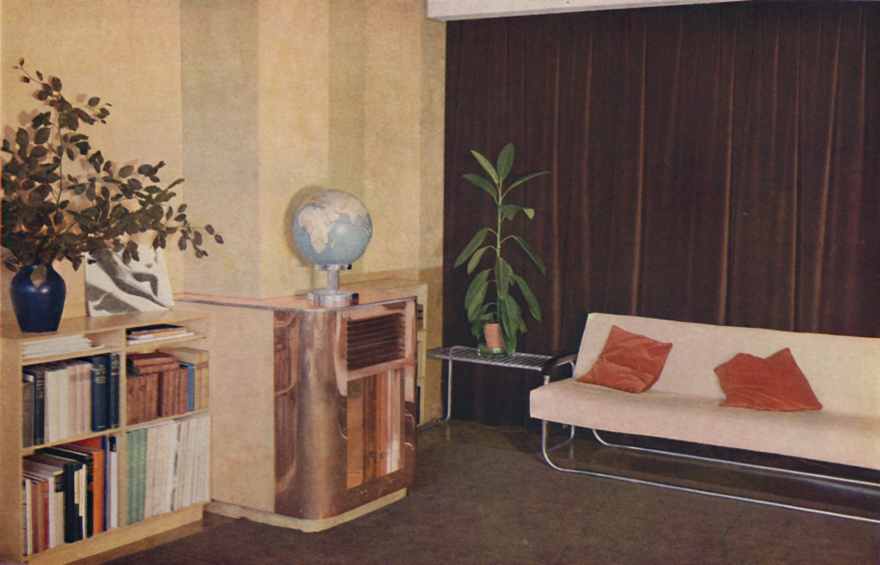De zitkamer van Mr. J. C. Pritchard in de Isokon Lawn Road Flats, 1936 door Unbekannt