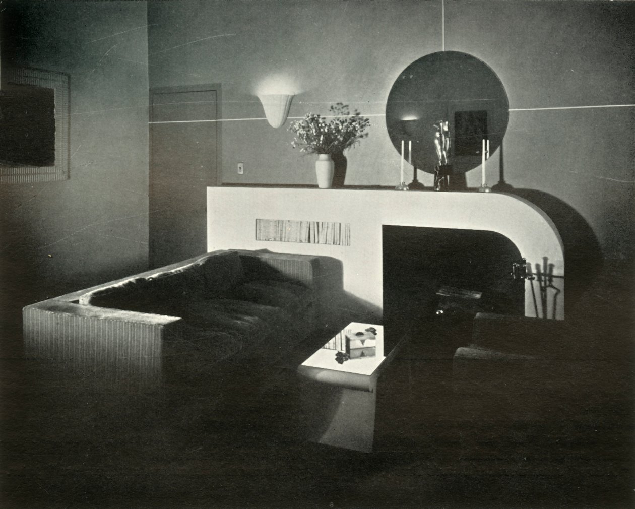 Penthouse in New York van Raymond Loewy, ontworpen door hemzelf - Open haard, 1937 door Unbekannt